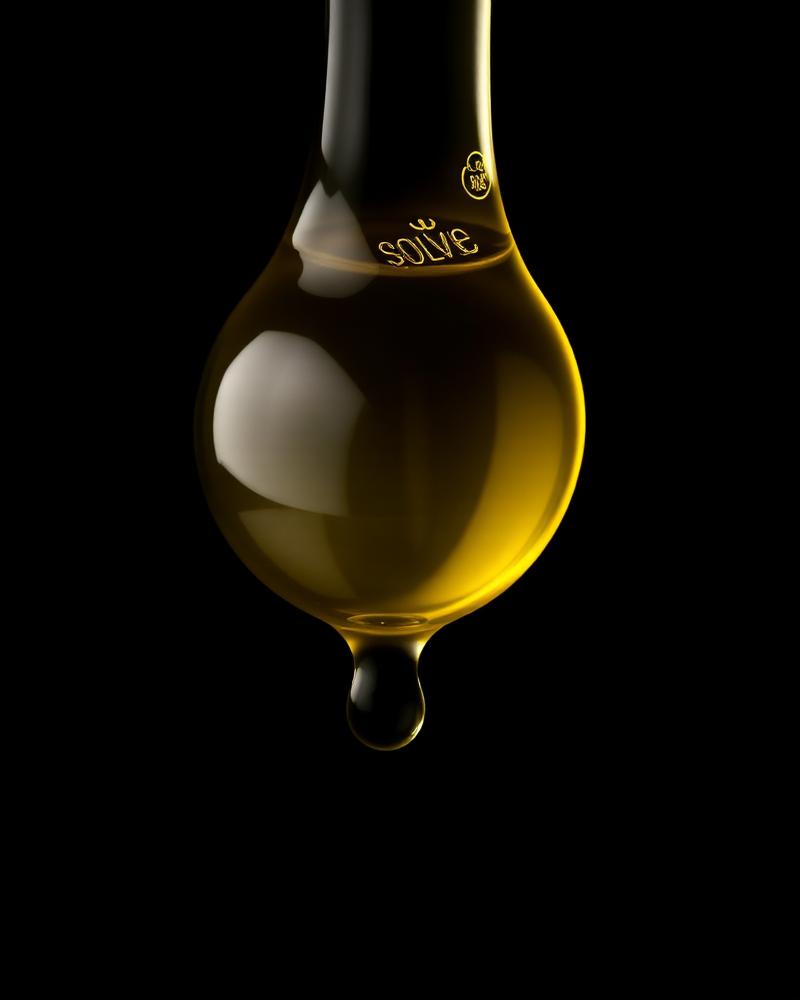 Macro specimen of a cold-pressed olive oil droplet